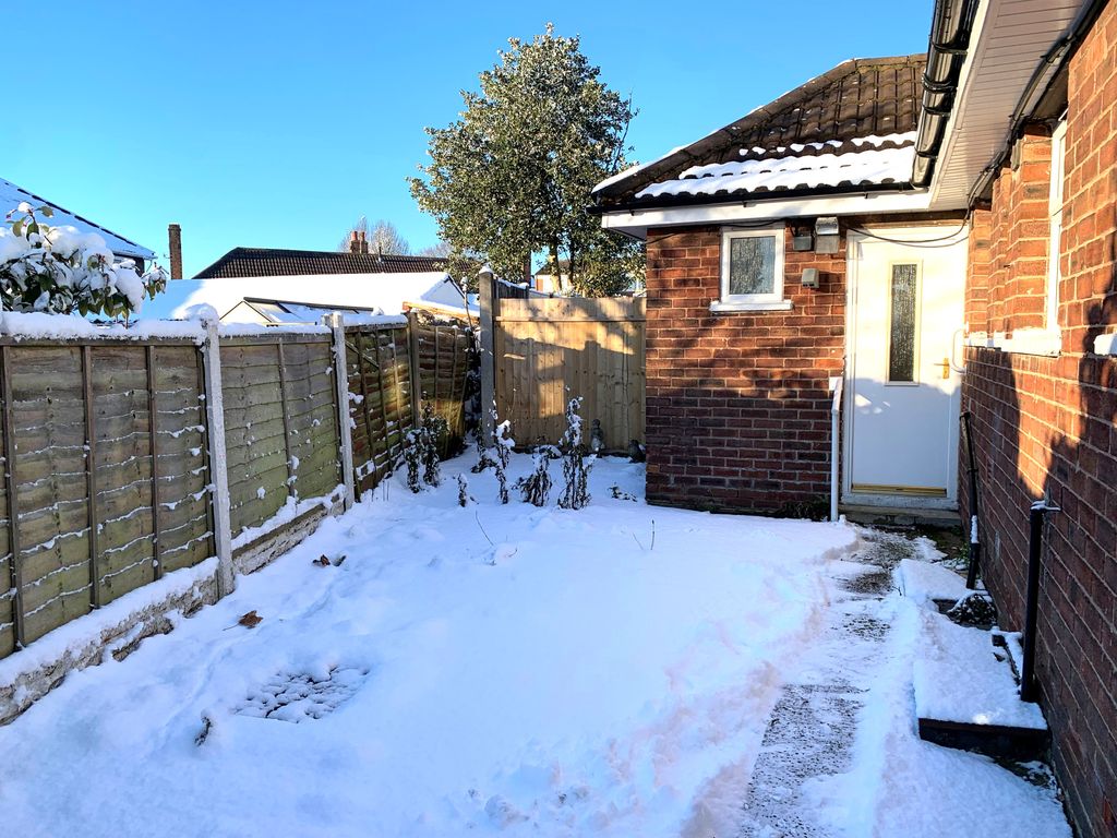 Property photo 2 of 8 692