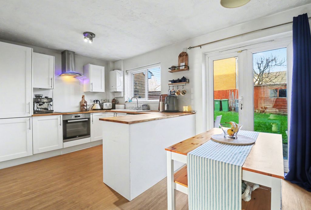 Property photo 2 of 17