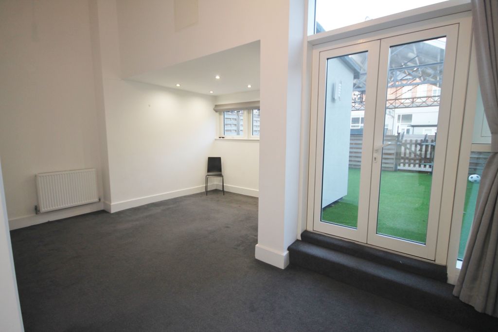 Additional image 7 of 2 bed flat for saleClarendon Park, Wheatsheaf Court LE2