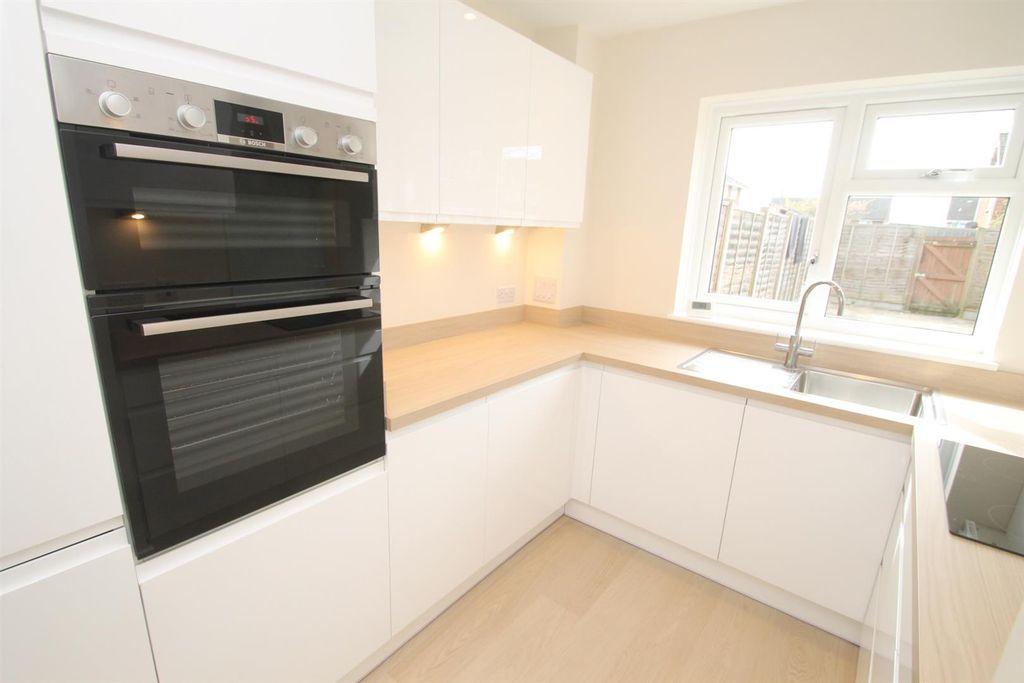 Property photo 2 of 11 Img_0024.Jpg