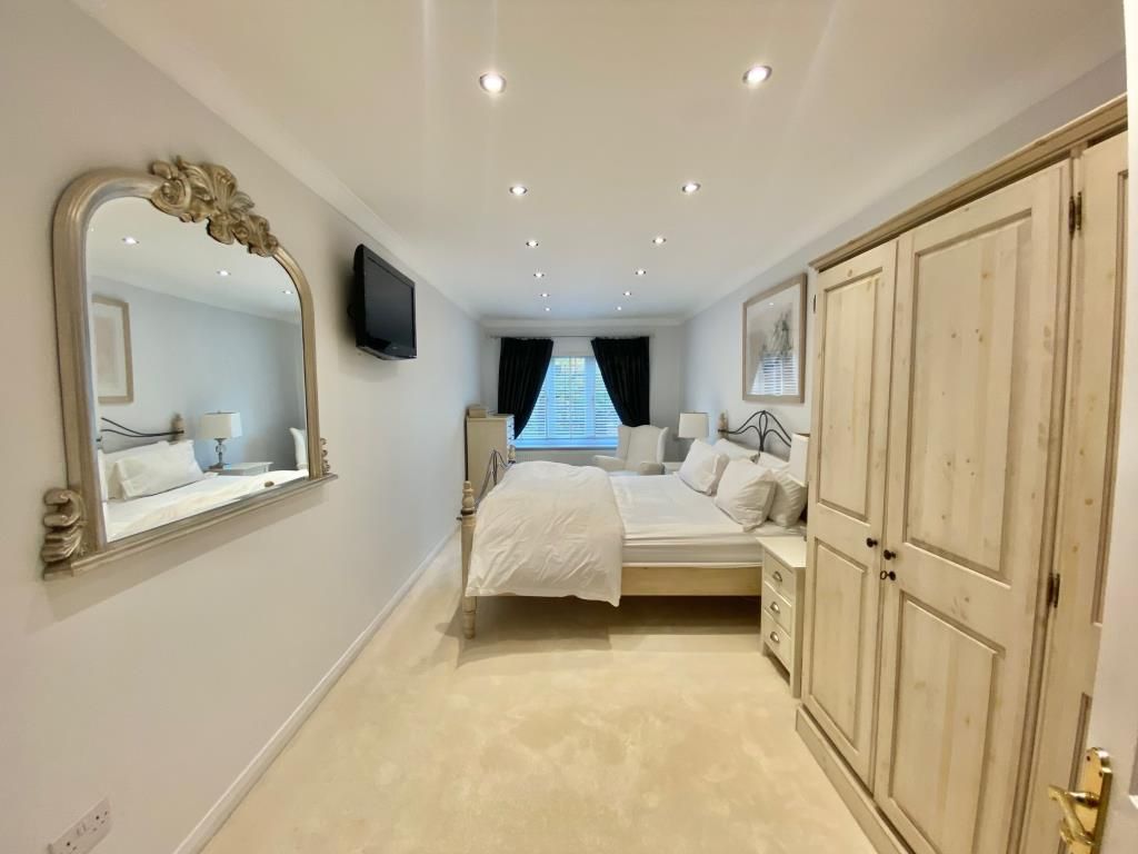 Property photo 2 of 10 Bathroom 2