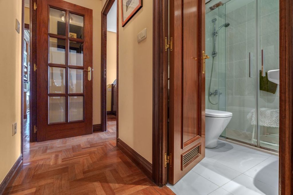 Property photo 2 of 34