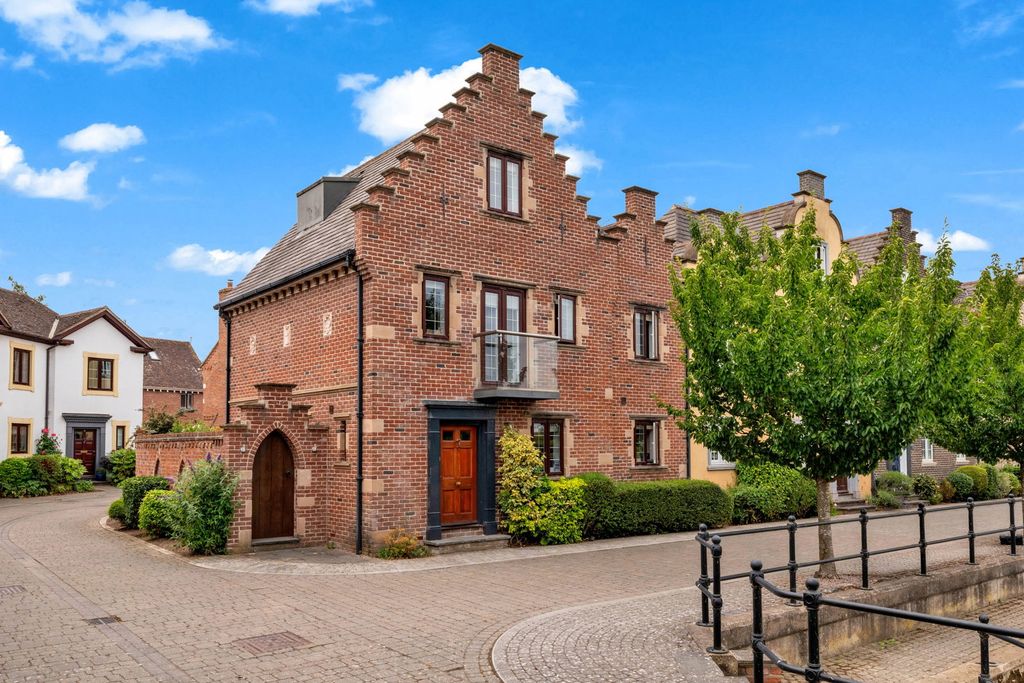Property photo 1 of 31