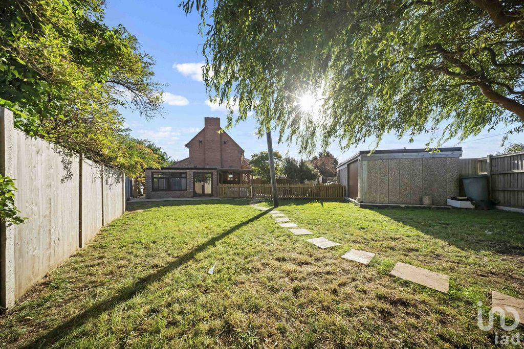Property photo 2 of 28