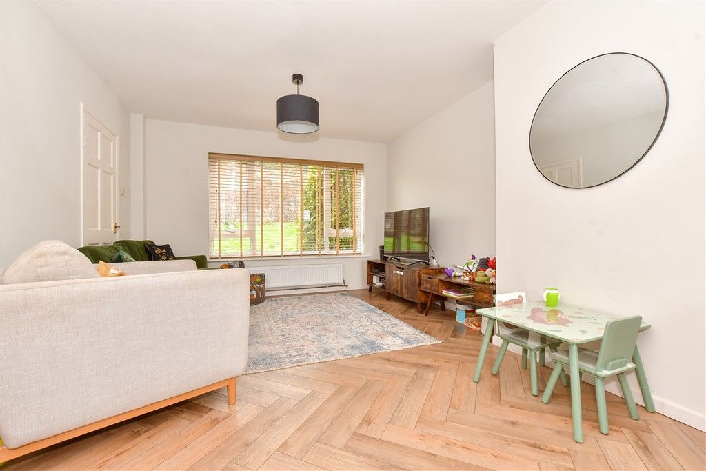 Property photo 3 of 14 Lounge