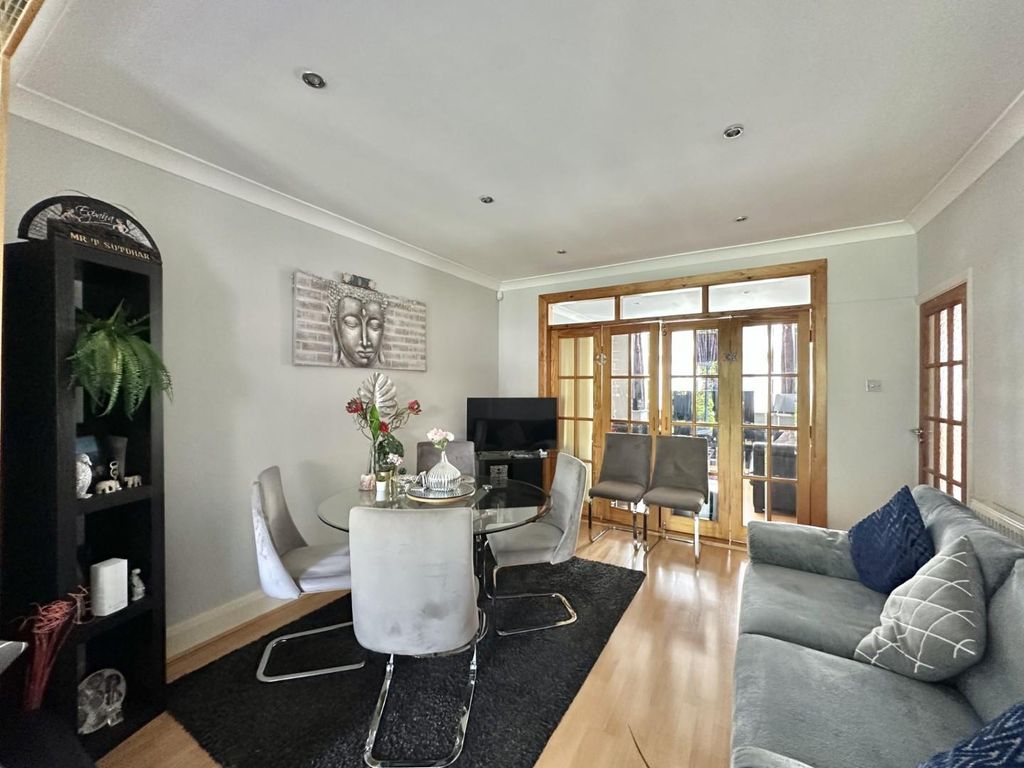 Property photo 3 of 23 Bda6714c-ce6E-451c-85d3-B1996c98De42.Jpg