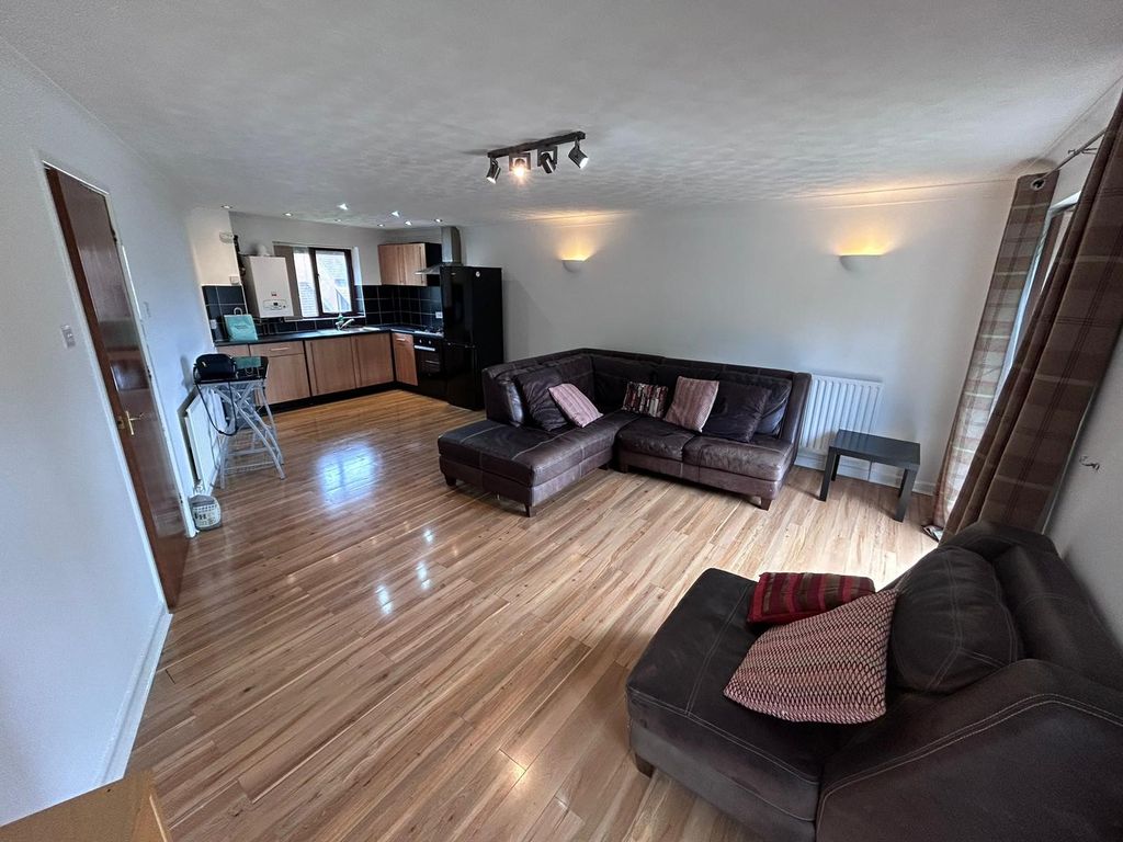 Property photo 3 of 8