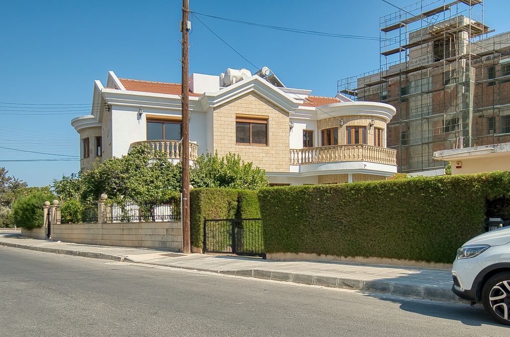 Property photo 2 of 51