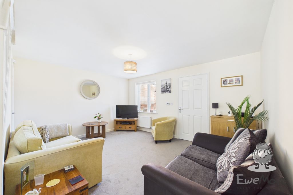 Property photo 2 of 10 31 (4)
