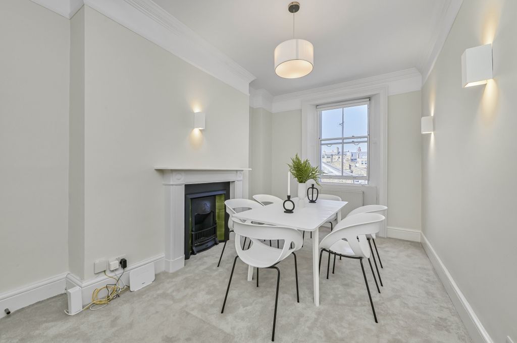 Property photo 3 of 22 Hdw_-_Queen_Anne_...
