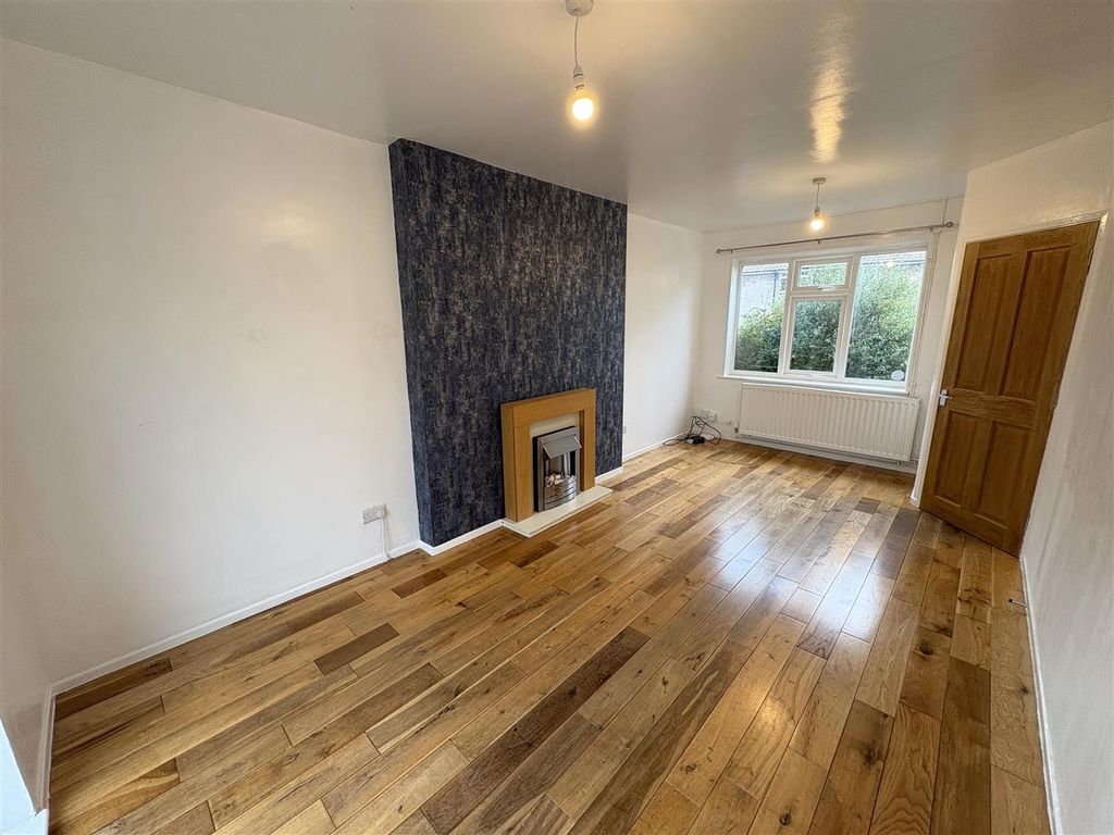 Property photo 1 of 21 Lounge