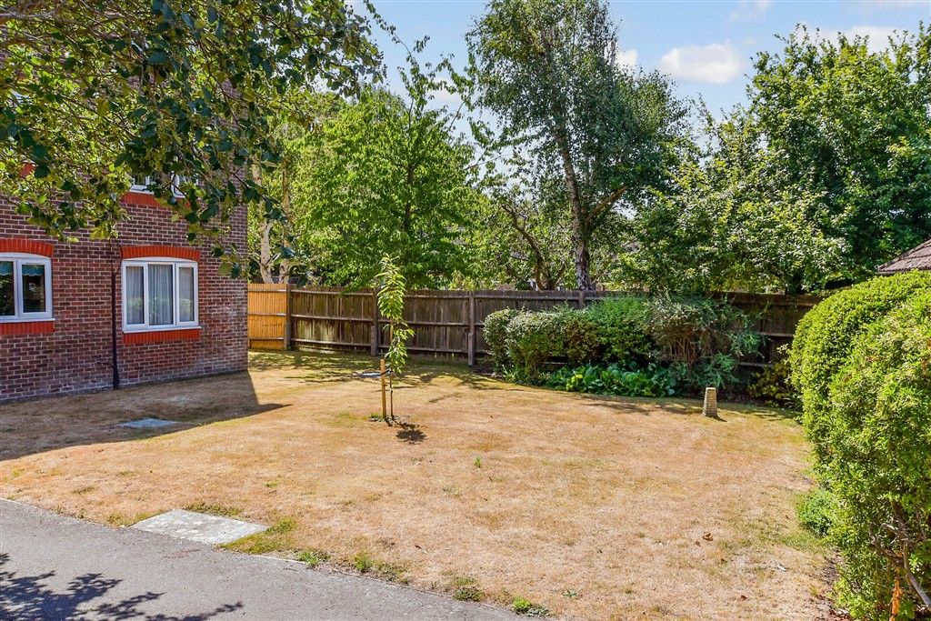 Property photo 3 of 14 Communal Gardens