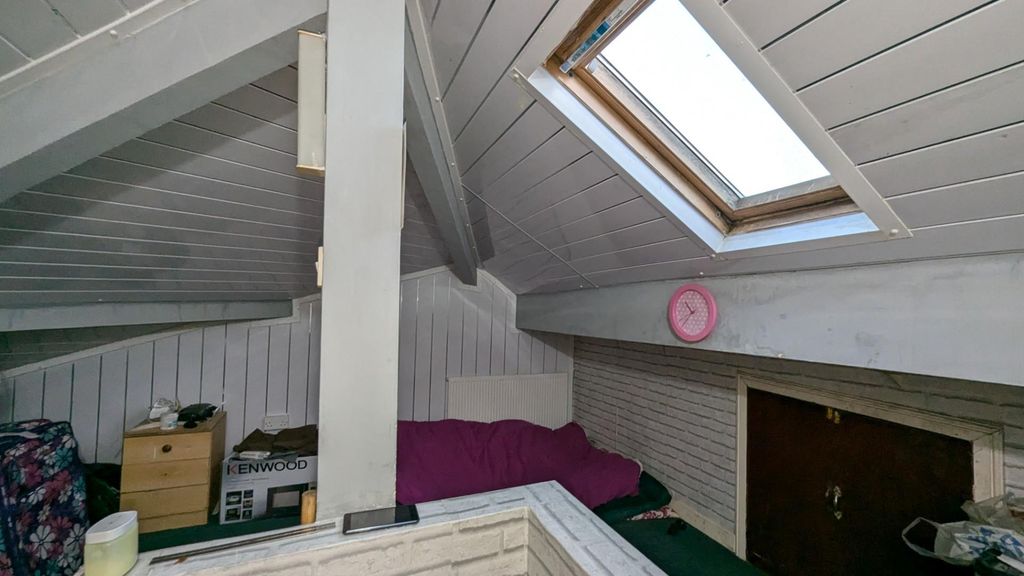 Property photo 3 of 16 Loft