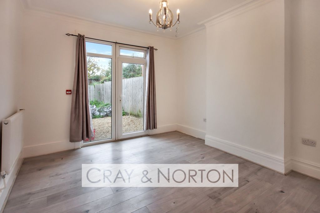 Property photo 3 of 10 Photo 2