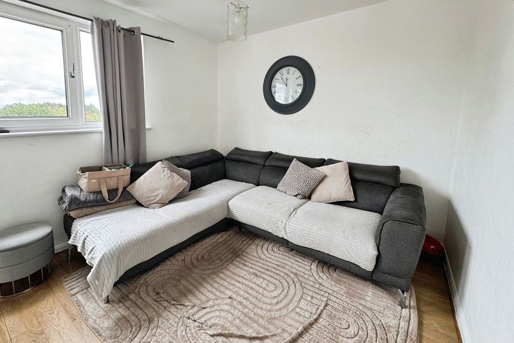 Property photo 3 of 11 Pbox-Img.Jpg