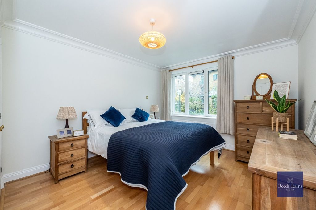 Property photo 3 of 16 Bedroom