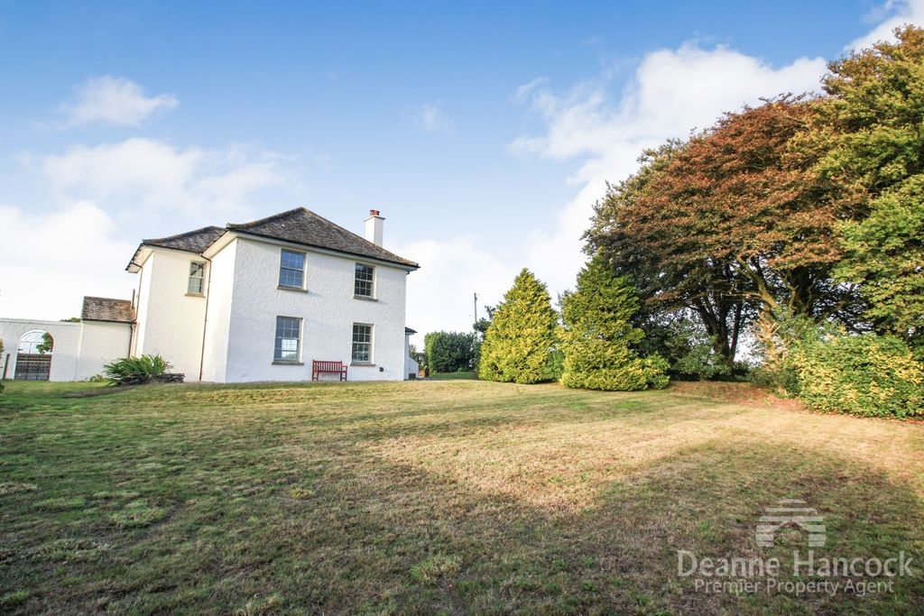 Property photo 1 of 24