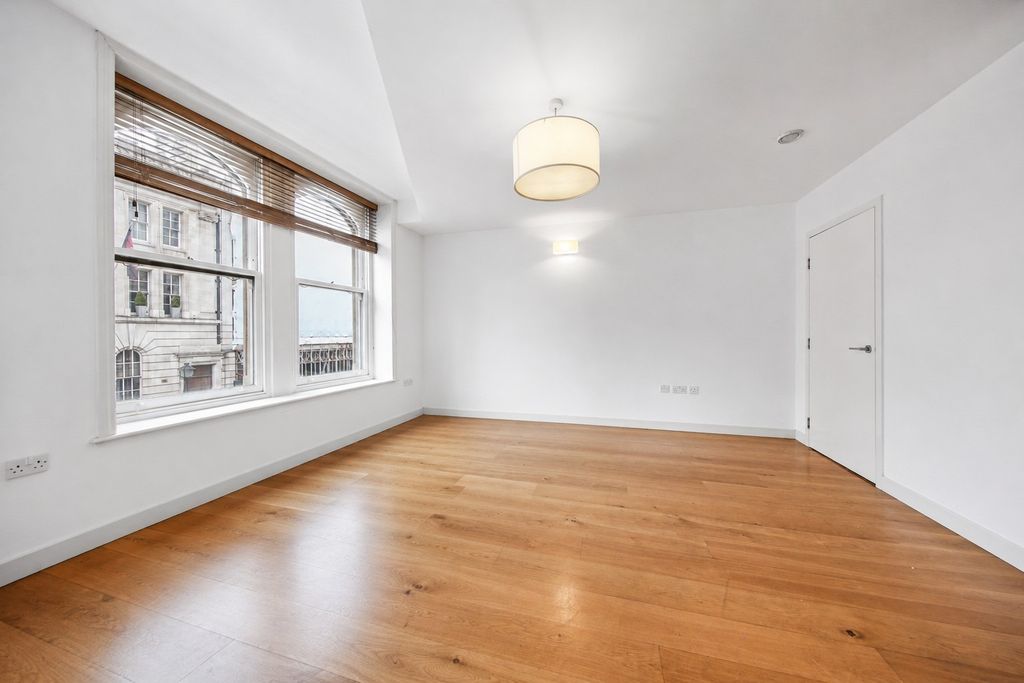 Property photo 3 of 12 960975