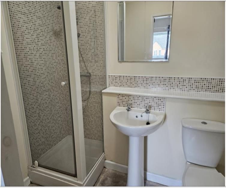 Property photo 2 of 4 En-Suite Bathroom