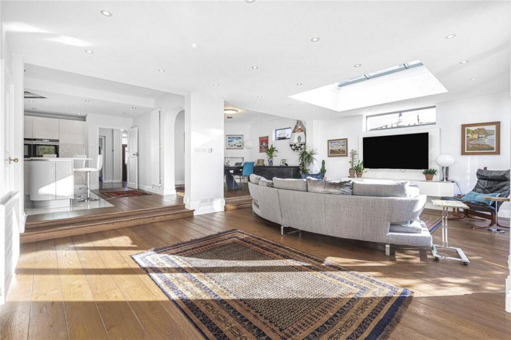 Property photo 1 of 25