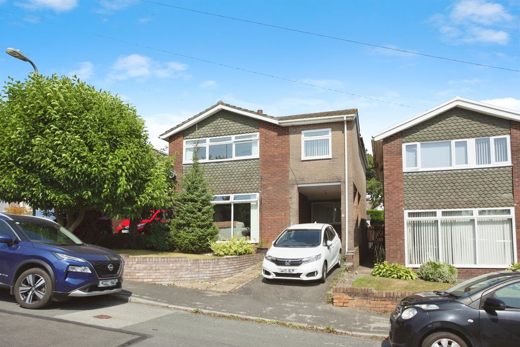 Property photo 1 of 28