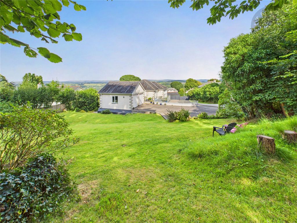 Property photo 3 of 28 Grounds