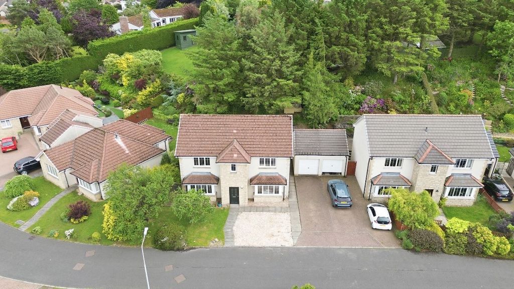 4 bed detached house for sale16 Cobden Court, Crossgates, Cowdenbeath KY4