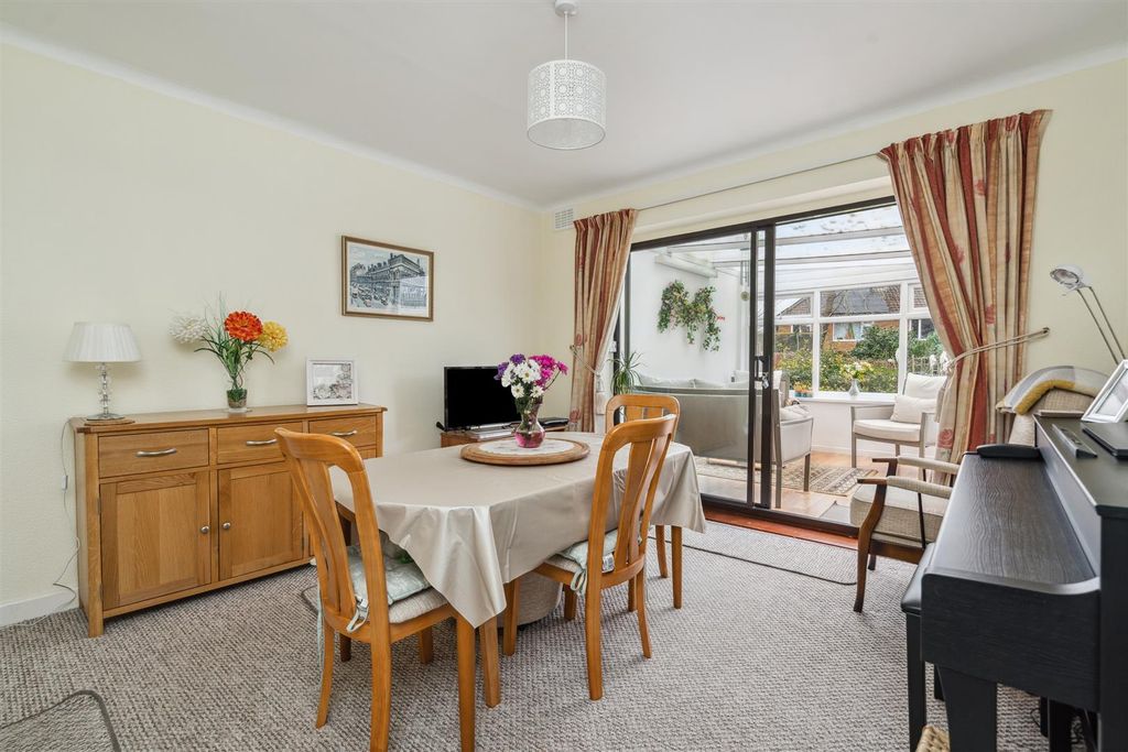Property photo 3 of 11 973 Stratford Road_10.Jpg