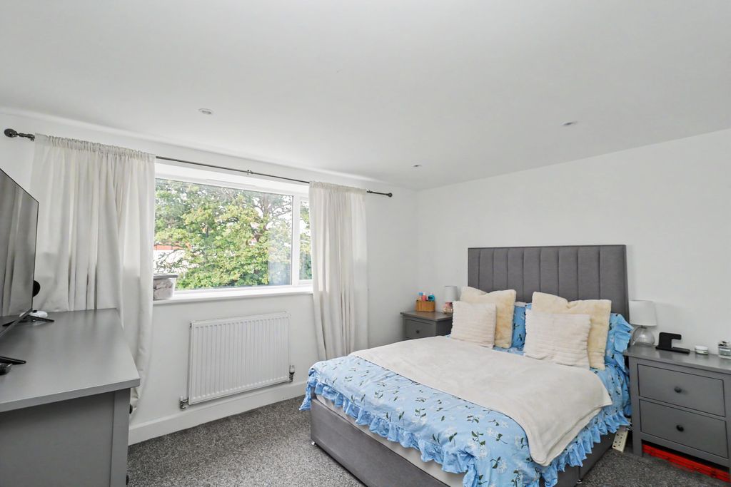 Property photo 3 of 5 Bedrrom