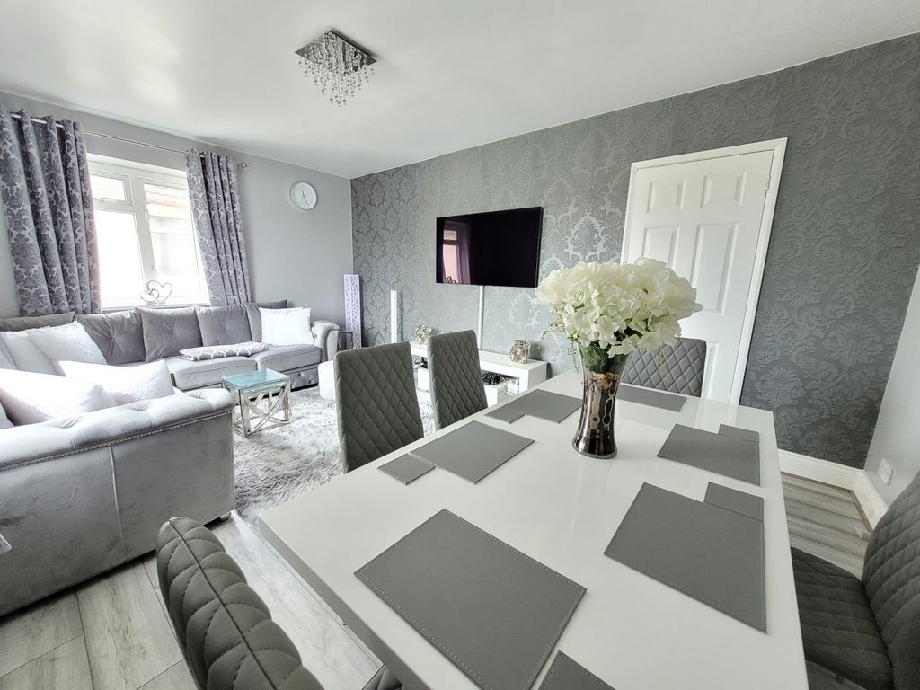 Property photo 2 of 9 Living Room