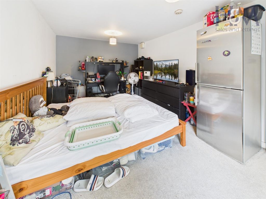 Property photo 3 of 6 Cam02804G0-Pr0376-Still002.Jpg