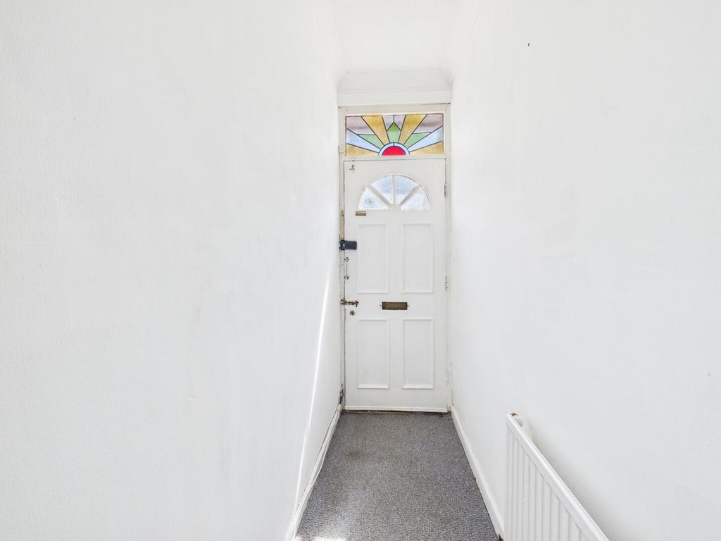 Property photo 2 of 18 Hallway