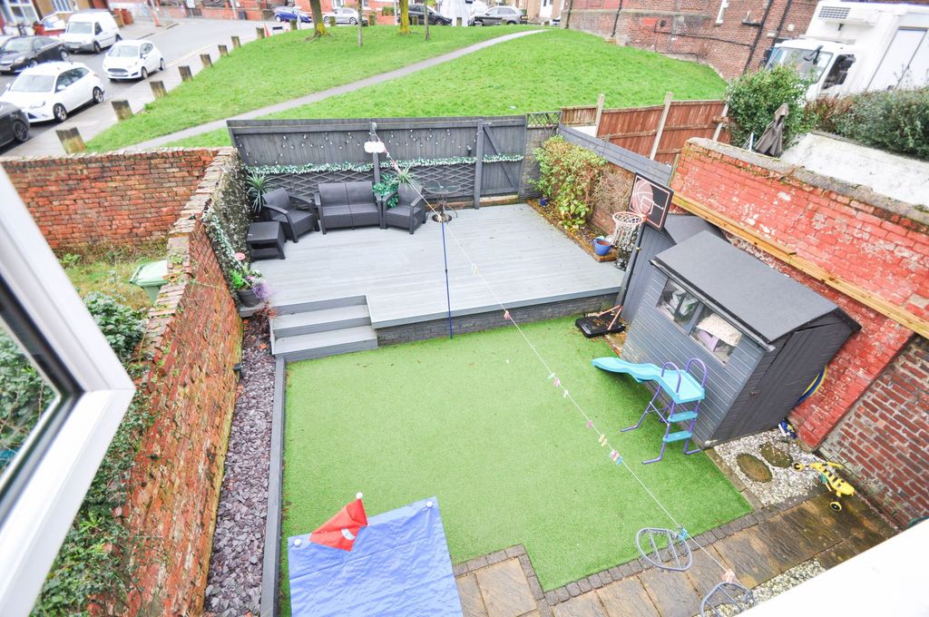 Property photo 3 of 35