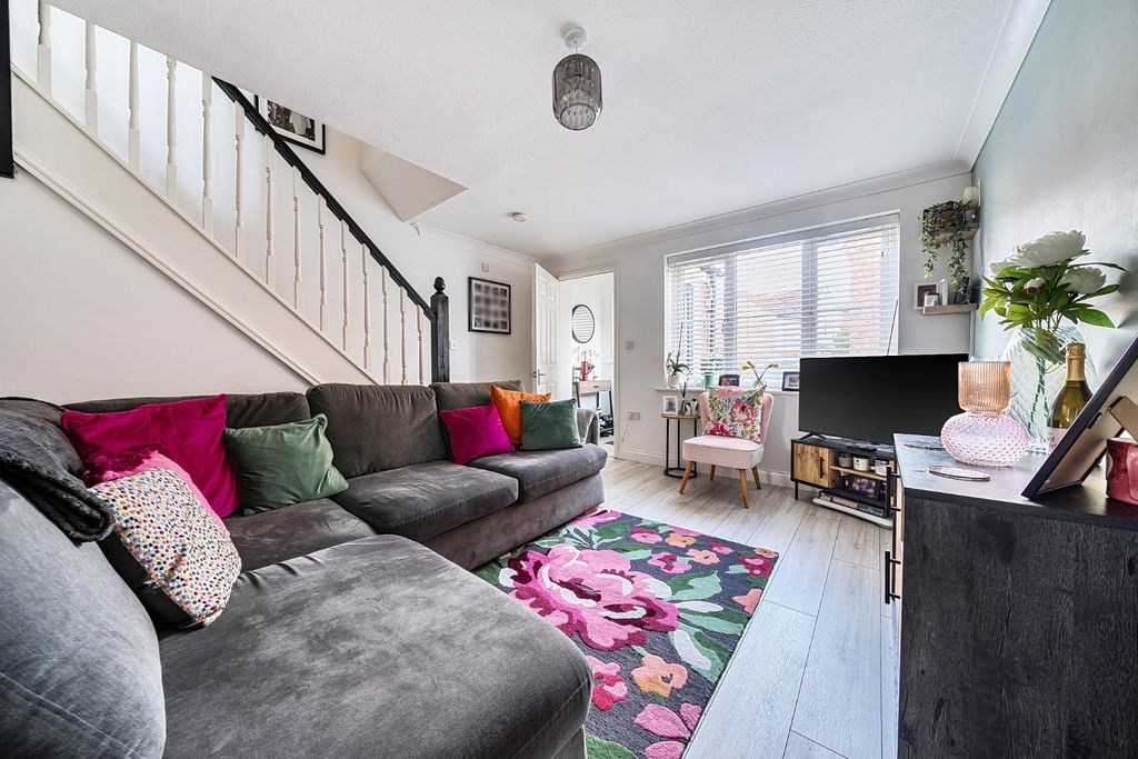 Property photo 3 of 14 1396805-19-6964F9E8B9Cf3.Jpg