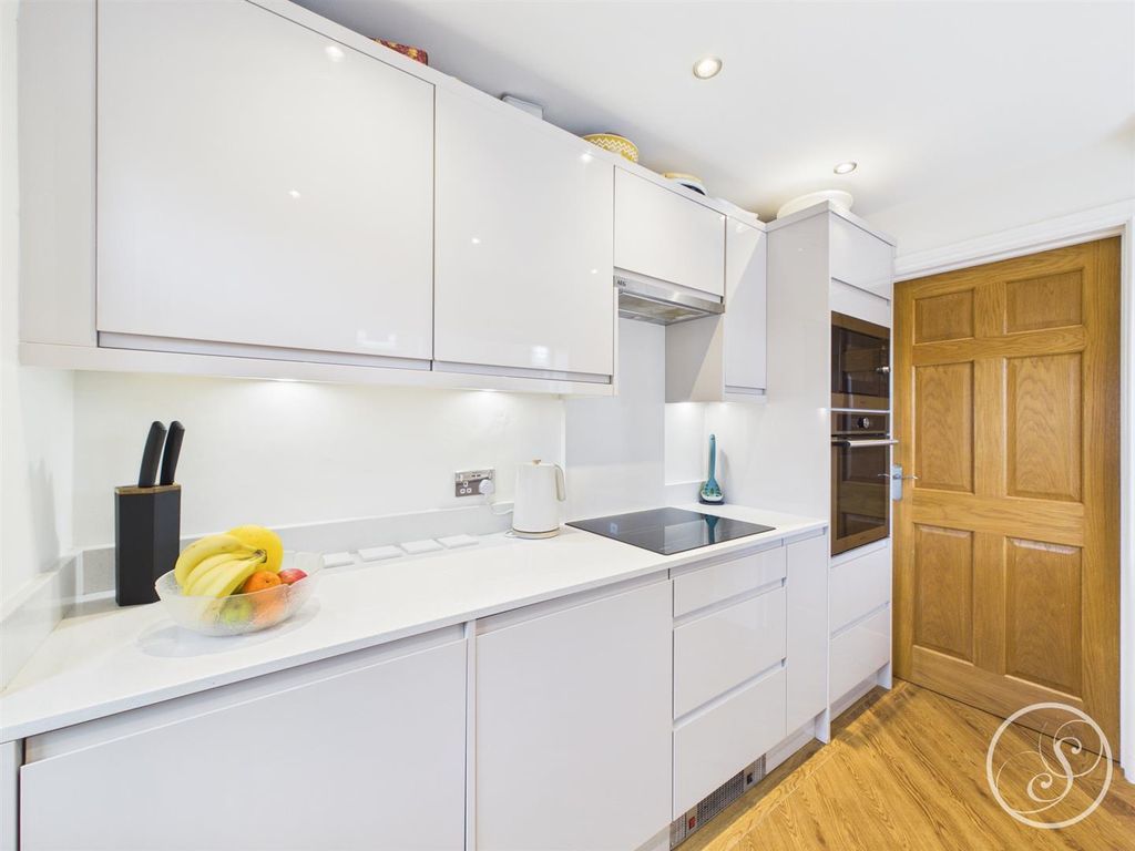Property photo 3 of 16 Kitchen