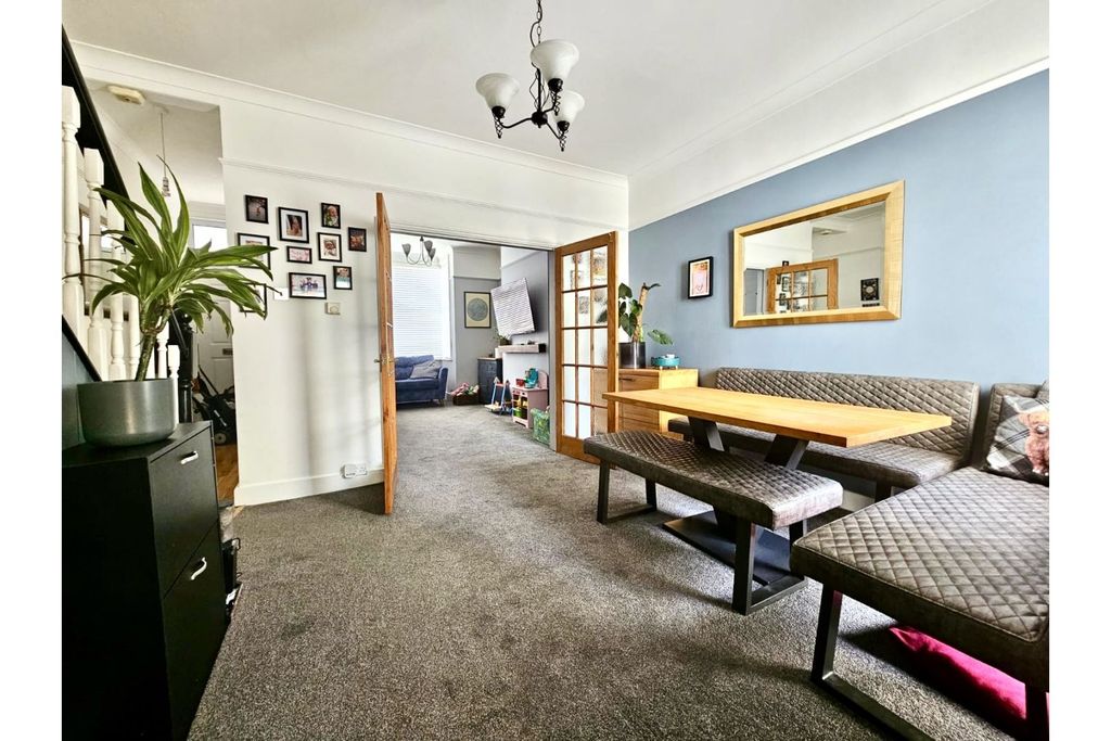 Property photo 2 of 22