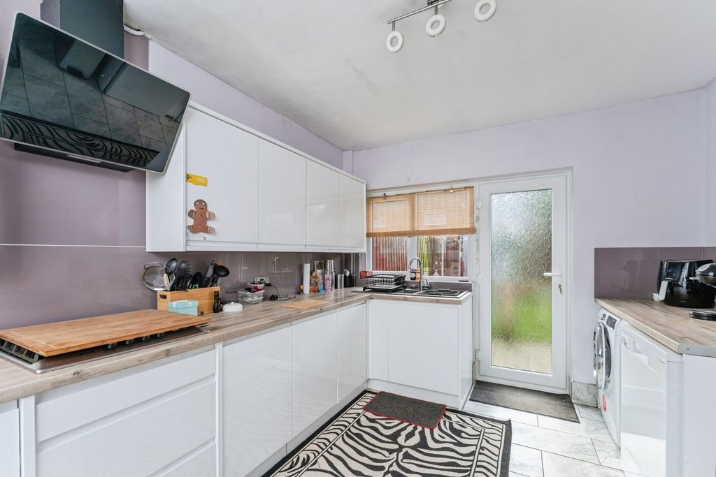 Property photo 2 of 27 Kitchen