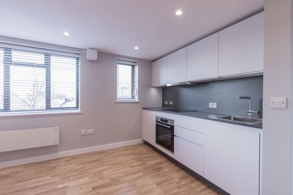 Property photo 3 of 19 Kitchen