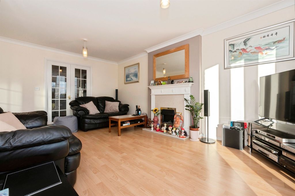 Property photo 2 of 21