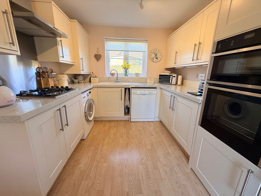 Property photo 2 of 19 Kitchen