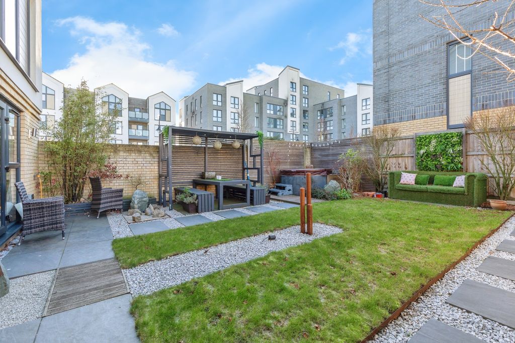 Property photo 1 of 22 Rear Garden