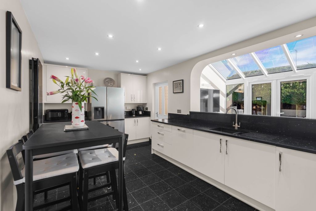 Property photo 2 of 24 5284903