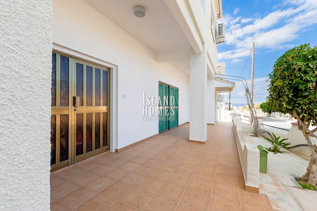 Property photo 3 of 43