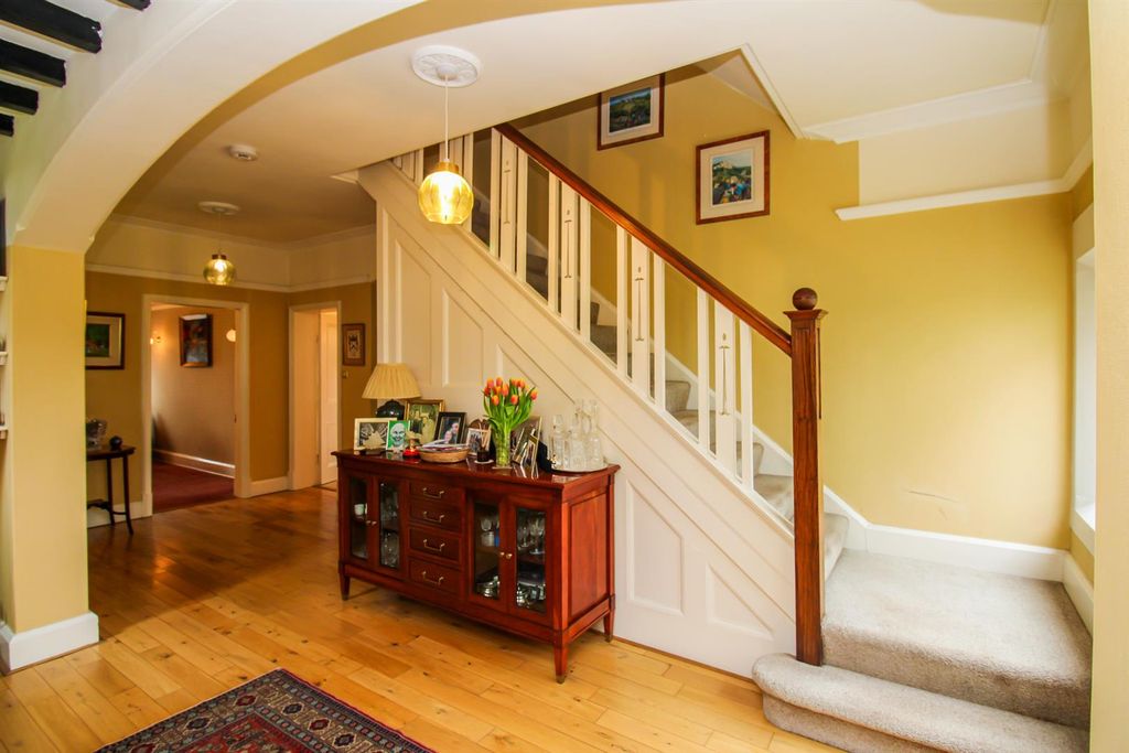 Property photo 3 of 28