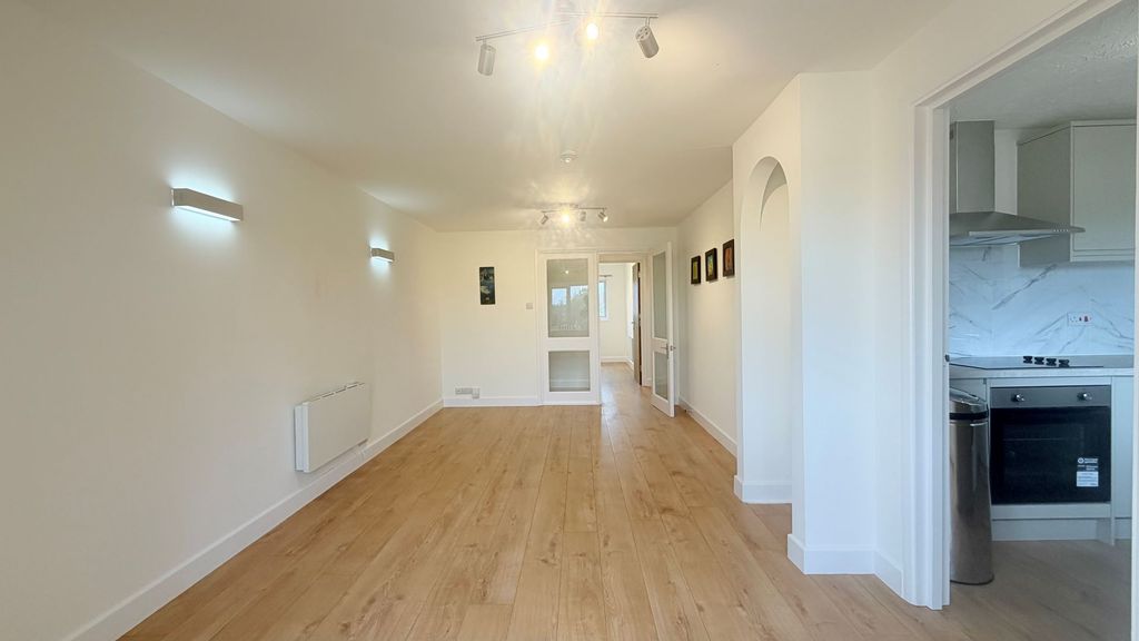 Property photo 3 of 9 Photo 15