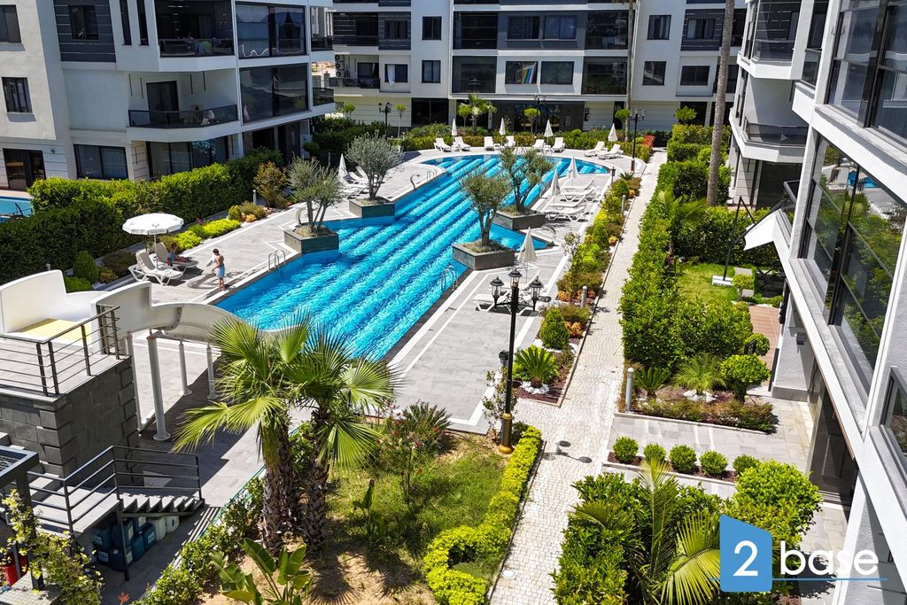 Property photo 2 of 32