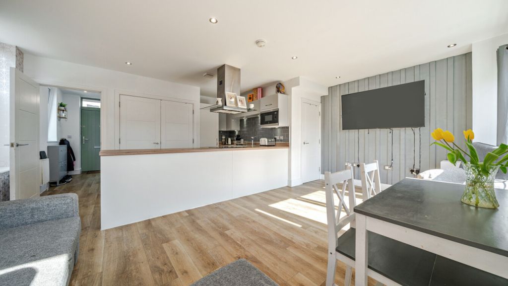 Property photo 3 of 22