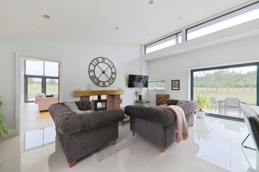 Property photo 2 of 24 4485946