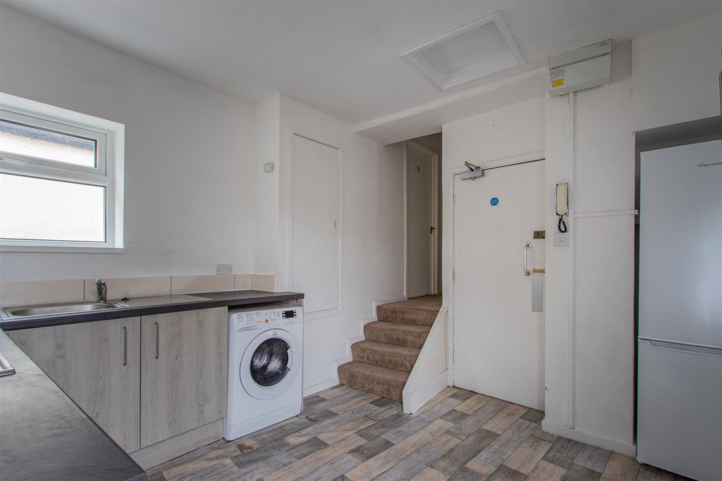Property photo 3 of 10 Coldstream Terrace 6, 2-2.Jpg