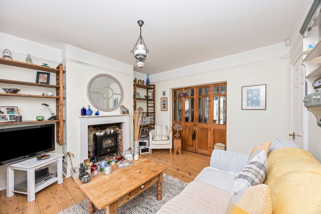 Property photo 3 of 27